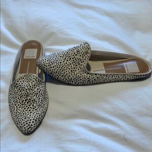 Dolce Vita Black and White Flats with Sleek Design